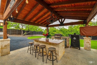 Welcome to this beautifully maintained 4-bedroom, 2.5-bath home - photo 39
