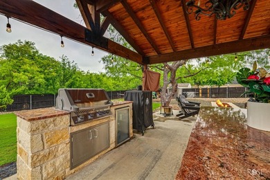 Welcome to this beautifully maintained 4-bedroom, 2.5-bath home - photo 40