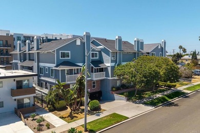 Beautifully upgraded 2 bed/2.5 bath townhome just one block from - photo 2