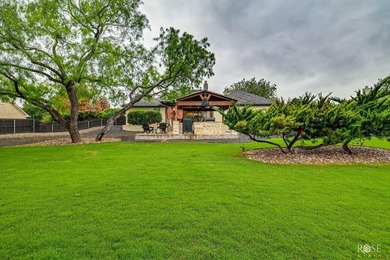 Welcome to this beautifully maintained 4-bedroom, 2.5-bath home - photo 42