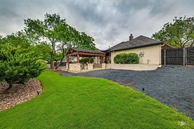 Welcome to this beautifully maintained 4-bedroom, 2.5-bath home - photo 44