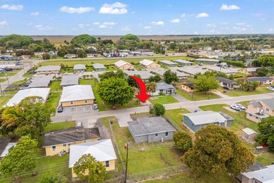Move-in ready! This beautifully renovated home offers 3 bedrooms - photo 5