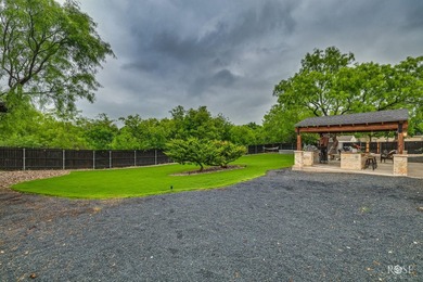 Welcome to this beautifully maintained 4-bedroom, 2.5-bath home - photo 45