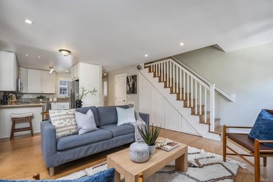 Beautifully upgraded 2 bed/2.5 bath townhome just one block from - photo 7