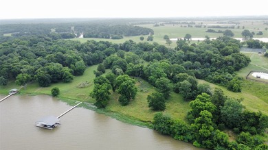 Some lakefront properties give you a view. Others offer a - photo 1