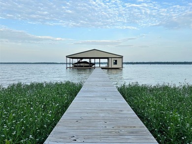Some lakefront properties give you a view. Others offer a - photo 2