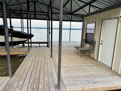 Some lakefront properties give you a view. Others offer a - photo 6