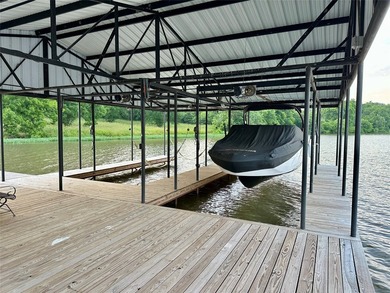 Some lakefront properties give you a view. Others offer a - photo 8