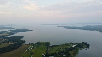 Some lakefront properties give you a view. Others offer a - photo 10