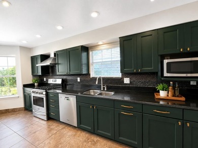 Welcome to your dream home in the heart of Destin, where comfort - photo 8