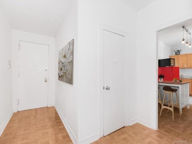 Great Opportunity to own this stylish & affordable 1 Bedroom 1 - photo 5