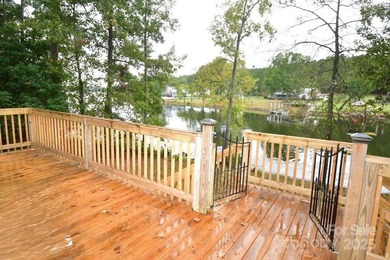 Welcome to this beautifully remodeled two-bedroom, two-bath - photo 6