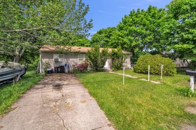 Handyman special and investor opportunity in the heart of - photo 1