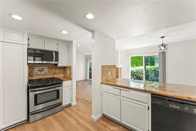 Beautiful Turn Key Corner Townhome in centrally located San - photo 15