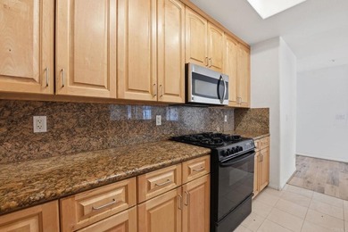 Newer three level Townhome, one block to the fabulous La Costa - photo 9