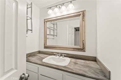Beautiful Turn Key Corner Townhome in centrally located San - photo 34