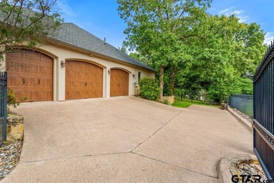 This is the home you've been waiting for. Located in the - photo 4