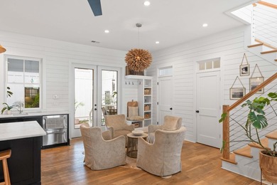 3,000 SF + 1,000 SF ADU!! Nestled in the heart of Old Mount - photo 3