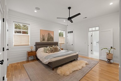 3,000 SF + 1,000 SF ADU!! Nestled in the heart of Old Mount - photo 8