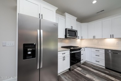 Move-in ready and waiting for its very first owners, this - photo 15