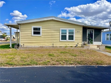 Beautifully updated 2-bedroom, 2-bath manufactured home in the - photo 3