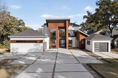 Cedar Creek Lake Home For Sale in Kemp Texas