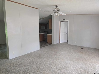 INVESTOR SPECIAL OR FIRST TIME HOME BUYER... LIVE near the lake - photo 3