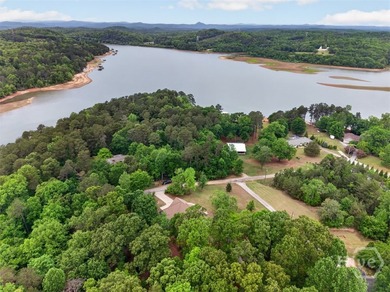 Move-in ready home with beautiful Lake Hartwell view and major - photo 33