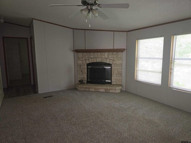 INVESTOR SPECIAL OR FIRST TIME HOME BUYER... LIVE near the lake - photo 4
