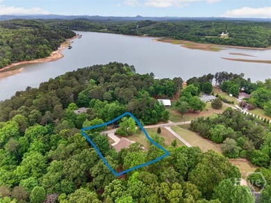 Move-in ready home with beautiful Lake Hartwell view and major - photo 35