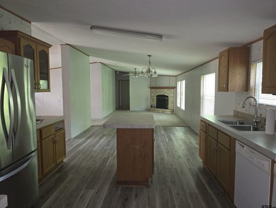 INVESTOR SPECIAL OR FIRST TIME HOME BUYER... LIVE near the lake - photo 6