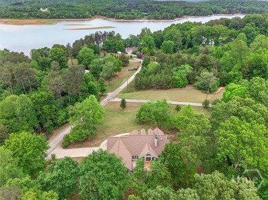 Move-in ready home with beautiful Lake Hartwell view and major - photo 36
