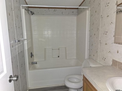INVESTOR SPECIAL OR FIRST TIME HOME BUYER... LIVE near the lake - photo 10