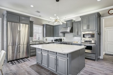 This exceptional estate in Castle Hills Golf and Country Club is - photo 4