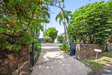 Set directly on the sand at world-famous Sunset Beach, this - photo 4