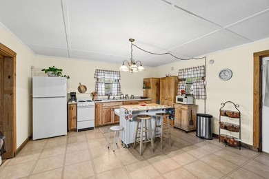 Delightful cabin style cottage on 6.60 surveyed beautiful - photo 11