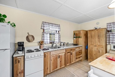 Delightful cabin style cottage on 6.60 surveyed beautiful - photo 12