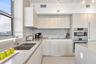 Super Popular Money Maker 3Br/2.5Ba Corner  Residence with Ocean - photo 13