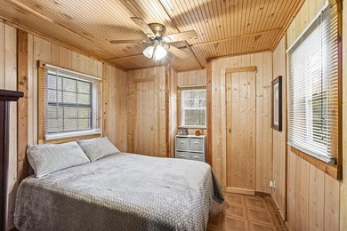 Delightful cabin style cottage on 6.60 surveyed beautiful - photo 13