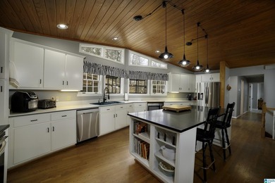 HUGE PRICE REDUCTION!!!!Recently remodeled 4BR/3BA lake home on - photo 16