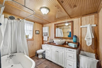 Delightful cabin style cottage on 6.60 surveyed beautiful - photo 16