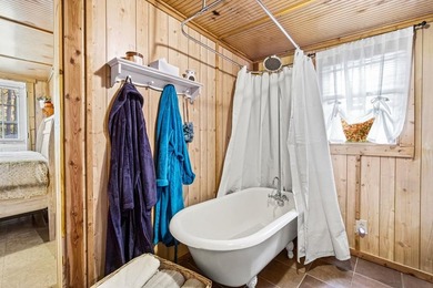 Delightful cabin style cottage on 6.60 surveyed beautiful - photo 17