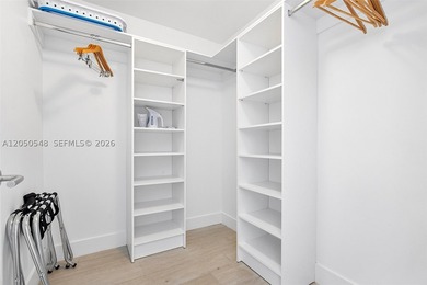 Super Popular Money Maker 3Br/2.5Ba Corner  Residence with Ocean - photo 24