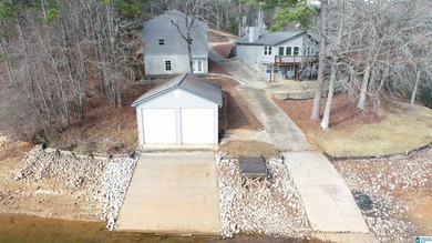 HUGE PRICE REDUCTION!!!!Recently remodeled 4BR/3BA lake home on - photo 30