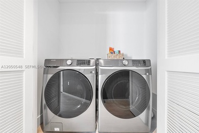 Super Popular Money Maker 3Br/2.5Ba Corner  Residence with Ocean - photo 32