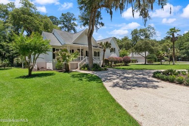 Nestled beneath a mature oak tree and surrounded by established - photo 34