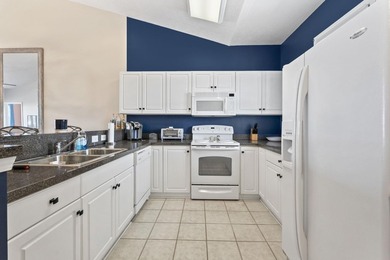 Look at this beautifully furnished 2 bedroom, 2 bath condo - photo 4