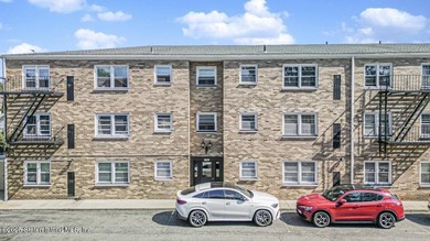 Welcome to 163 Cromwell Avenue! This beautifully maintained - photo 1