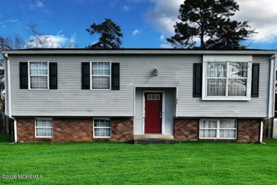 Country Lake Home For Sale in Browns Mills New Jersey