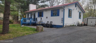 Werry Lake  Home For Sale in East Stroudsburg Pennsylvania